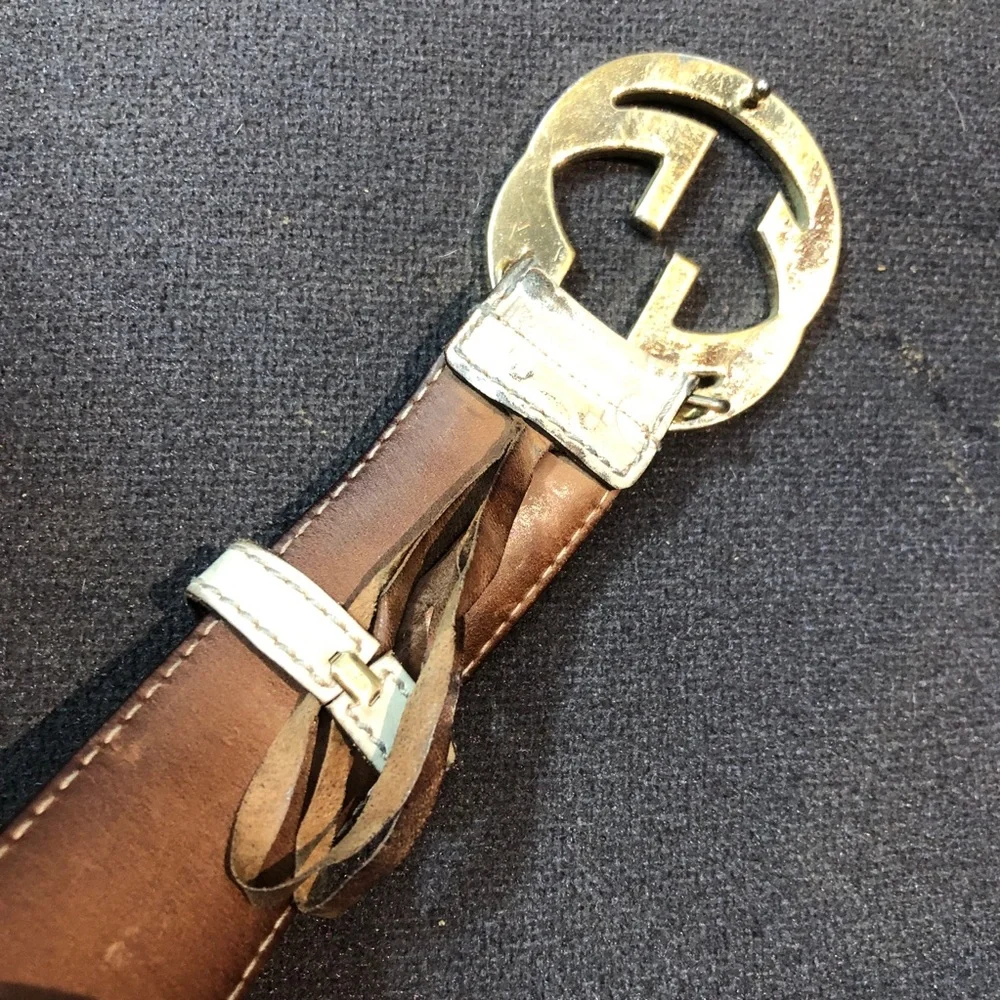 Gucci Beige Leather Belt with Gold Emblem